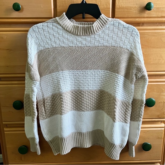 LA Hearts Sweater - Picture 3 of 5